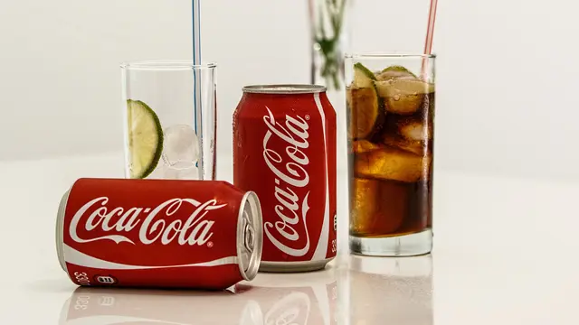 Ilustrasi Soda dan Es Batu (Foto: pixabay/pexels.com)