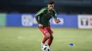 Gelandang Indonesia, Stefano Lilipaly, saat pemanasan sebelum melawan Chinese Taipei pada laga Grup A Asian Games di Stadion Patriot, Bekasi, Minggu (12/8/2018). Indonesia menang 4-0 atas Chinese Taipei. (Bola.com/Vitalis Yogi Trisna)