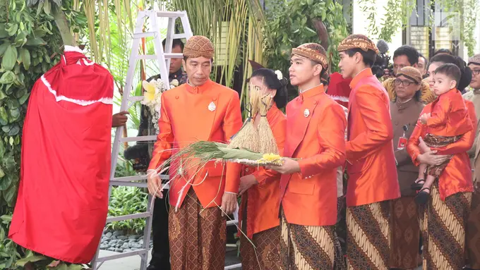Jokowi Pasang Bleketepe di Rumahnya
