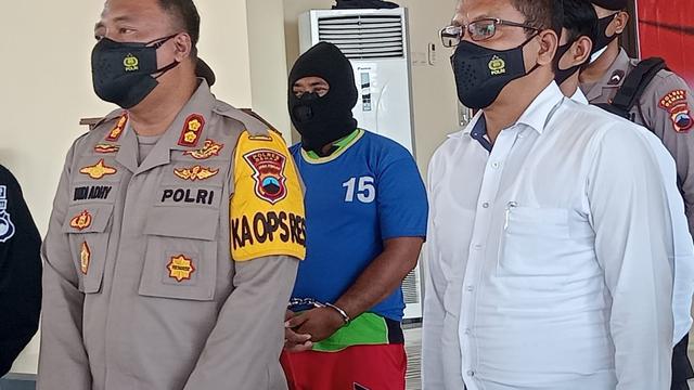 Pelatih bola voli di Demak, Jawa Tengah ditangkap lantaran diduga mencabuli dan menyetubuhi belasan muridnya. (Foto: Liputan6.com/Kusfitria M)