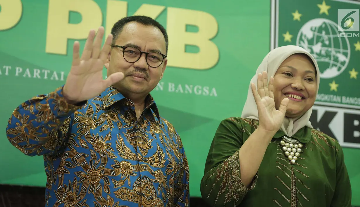 Cagub-Cawagub Jawa Tengah Sudirman Said dan Ida Fauziah saat deklarasi di Jakarta, Selasa (9/1). Pasangan Sudirman Said dan Ida Fauziah mendapat dukungan dari partai politik PKB, Gerindra, PAN dan PKS untuk Pilkada Jateng. (Liputan6.com/Faizal Fanani)