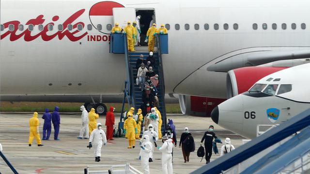 Tiba Di Batam, WNI dari Wuhan Langsung Dibawa Menuju Natuna