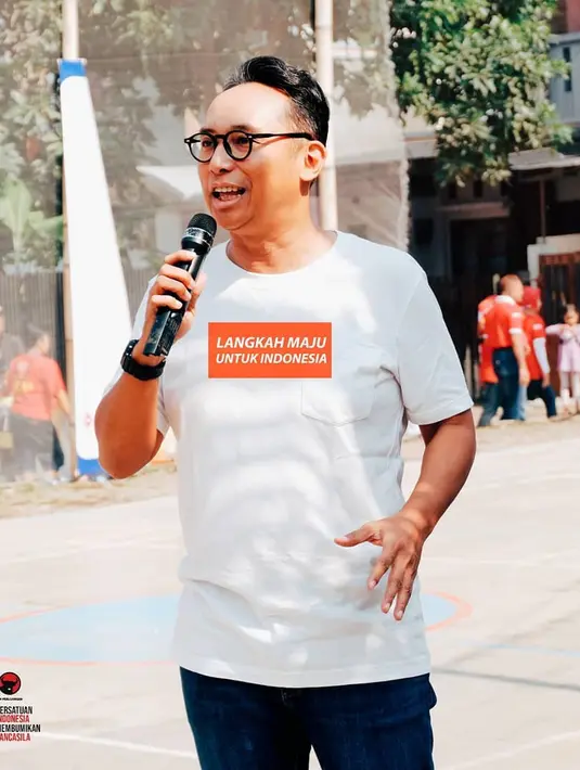 Presenter Junico BP Siahaan lolos ke DPR dengan perolehan suara 69.237. Nico maju dari dapil Jawa Barat 1 di usung oleh PDIP. (Instagram/junicosiahaan)