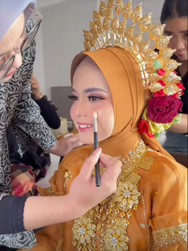 Penampilan Putri Isnari dalam Momen Hantaran Uang Panai, Memesona