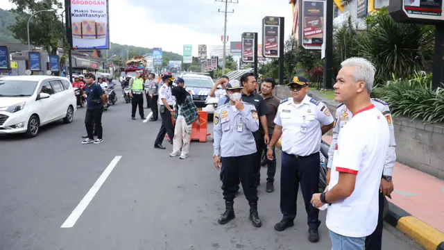 Gubernur Jawa Tengah (Jateng) Ganjar Pranowo saat mengecek persiapan Terminal Prajitno Muntilan, Kabupaten Magelang sambut pemudik. (Istimewa)