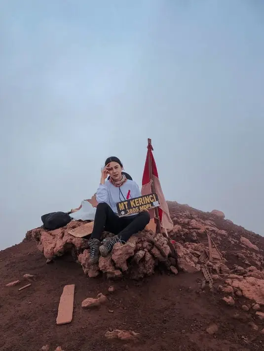 Adinda Thomas hobi naik gunung (dok istimewa)