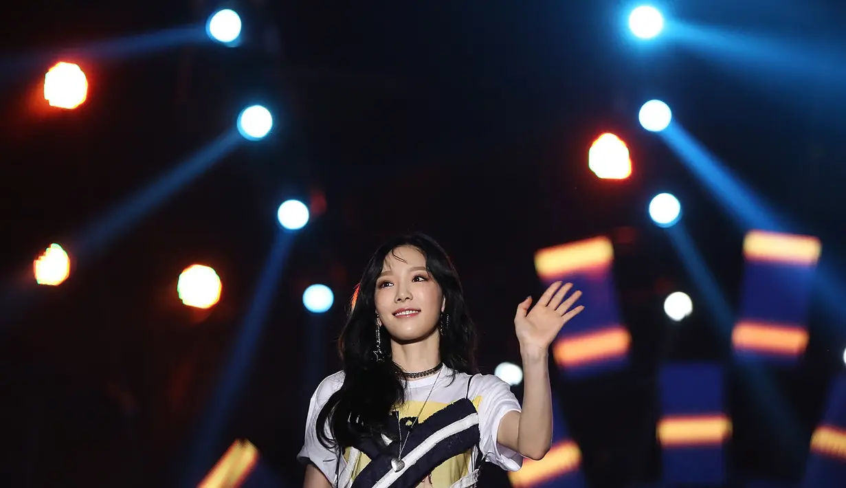 Taeyeon dan Hyoyeon tampil dalam rangka Countdown Asian Games 2018. Acara yang juga dihadiri oleh Presiden RI, Joko Widodo itu juga dimeriahkan oleh Tulus, Dira Sugandhi, Judika, dan GAC. (Bambang E. Ros/Bintang.com)