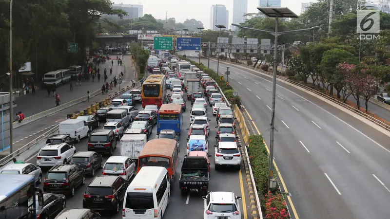 Imbas Demo Tolak RUU KUHP dan Revisi UU KPK, Lalu Lintas Tol Dalam Kota Macet