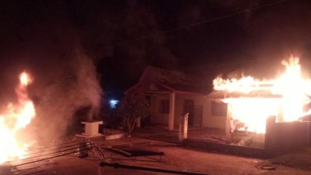 Kecewa Blt Tak Tepat Sasaran Warga Di Merangin Jambi Bakar Posko Covid 19 Regional Liputan6 Com