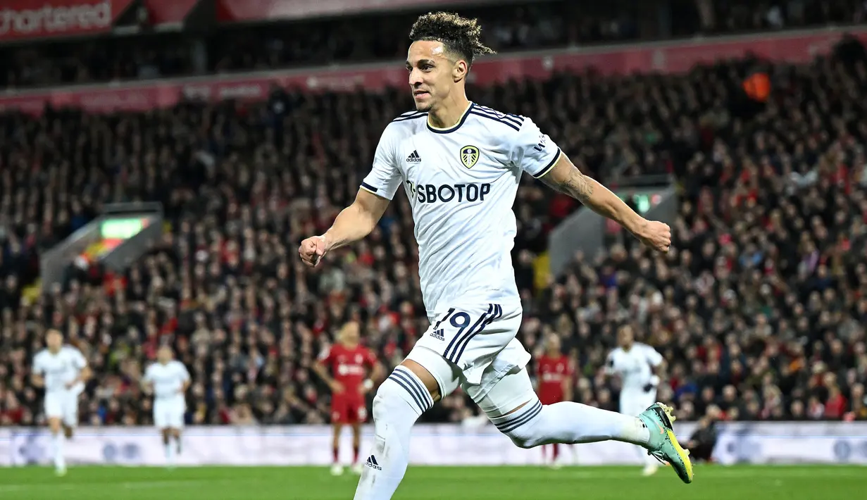 Rodrigo Moreno secara mengejutkan mampu masuk ke dalam daftar pencetak gol terbanyak sementara di Liga Inggris musim 2022/2023. Ia tercatat mampu melesatkan 9 gol dan 1 asisst dalam 13 laga bersama Leeds United. (AFP/Oli Scarff)