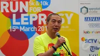 CEO Binus Grup, Bernard Gunawan memberikan sejumlah keterangan saat jumpa pers ”Run for Leprosy” di Tangerang, Kamis (26/2/2015). ”Run for Leprosy” diselenggarakan guna membantu pengembangan komunitas kusta. (Liputan6.com/Helmi Fithriansyah) 