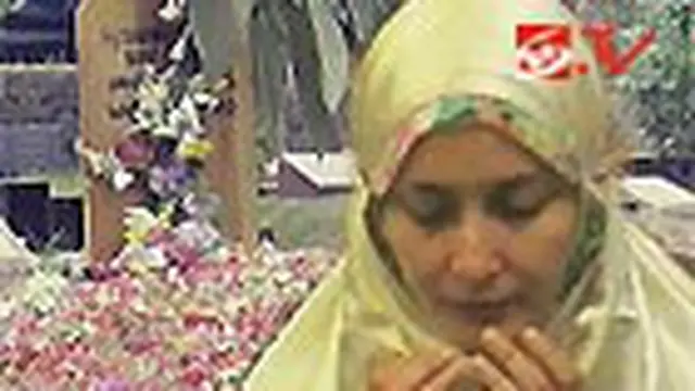 Inneke Berurai Air Mata Ditinggal Mertua