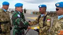 Citizen6, Lebanon: Dansatgas Indobatt Letkol Inf Suharto Sudarsono memberikan pengarahan kepada personel Satgas di Markas Indobatt UN Posn 7-1, Adshid Al Qusayr, Lebanon Selatan, Sabtu (19/5). (Pengirim: Badarudin Bakri)