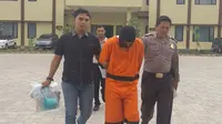 Gian Navarra Gunawan pembunuh sadis balita di Bogor ditangkap polisi. (Liputan6.com/Achmad Sudarno)