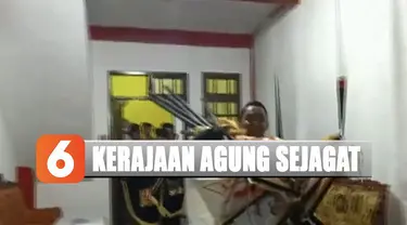 Setelah menggelar pemeriksaan, polisi menangkap lima punggawa atau abdi dalem yang terdiri dari 4 lelaki dan 1 perempuan di dalam keraton.