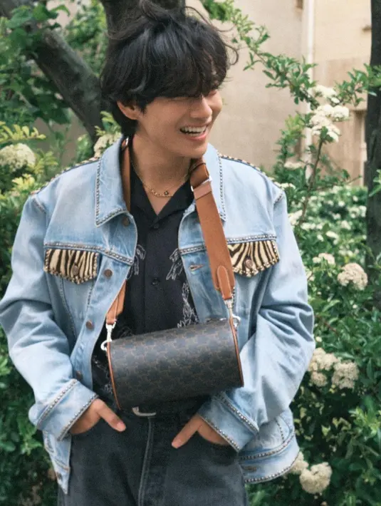 Pada bulan Maret lalu, V BTS resmi ditunjuk menjadi salah satu brand ambassador dari Celine. [Foto: Instagram/thv]