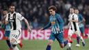 Aksi Antoine Griezmann Selebrasi Cristiano Ronaldo pada laga kedua, babak 16 besar Liga Champions yang berlangsung di Stadion Allianz, Turin, Rabu (13/3). Juventus menang 3-0 atas Atl Madrid. (AFP/Filippo Monteforte)