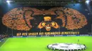 Fans Dortmund melakukan aksi-aksi koreografi di Stadion Signal Iduna Park untuk menyemangati tim idolanya bermain.