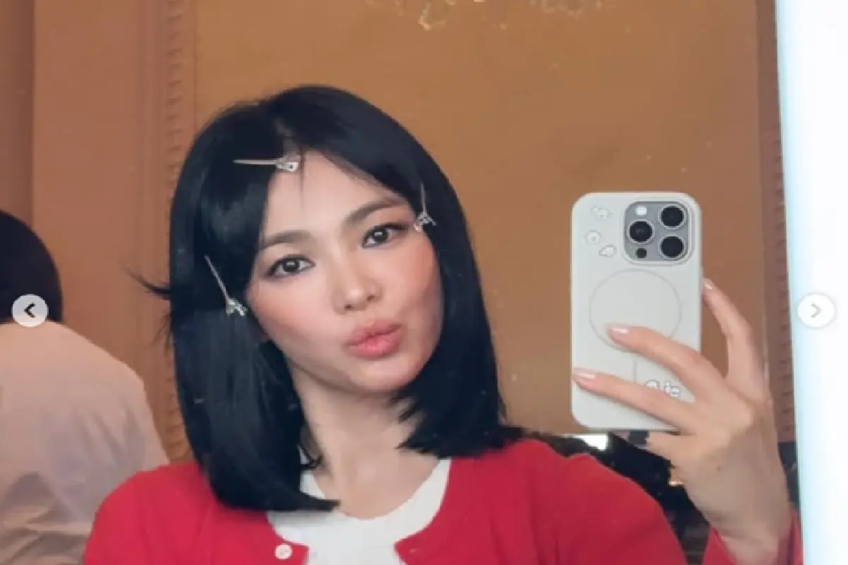 Song Hye Kyo Sebar Foto Selfie, Wajah Tirusnya Curi Perhatian
