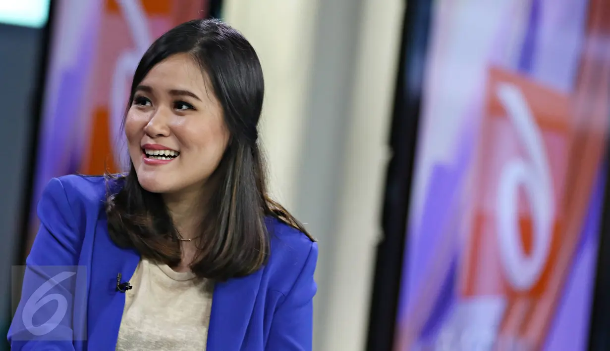 Jessica Kumala Wongso tampak tersenyum saat melakukan wawancara di SCTV Tower, Jakarta, 28 Januari 2016. Jessica adalah saksi kasus kematian Wayan Mirna Salihin yang tewas diracun sianida pada 6 Januari lalu. (Liputan6.com/Immanuel Antonius)