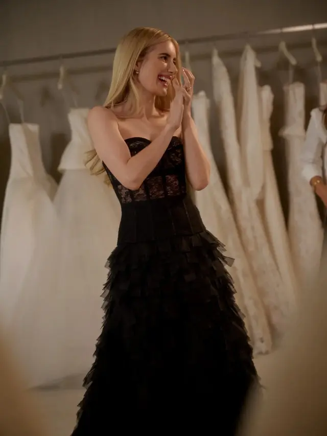 Emma Roberts Resmi Menikah, Tampil dengan Gaun Pengantin Bernuansa Vintage yang Sukses Curi Perhatian