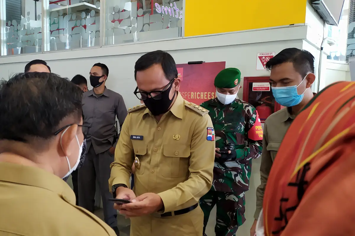 Wali Kota Bogor Bima Arya meninjau kesiapan mal di wilayahnya menghadapi new normal