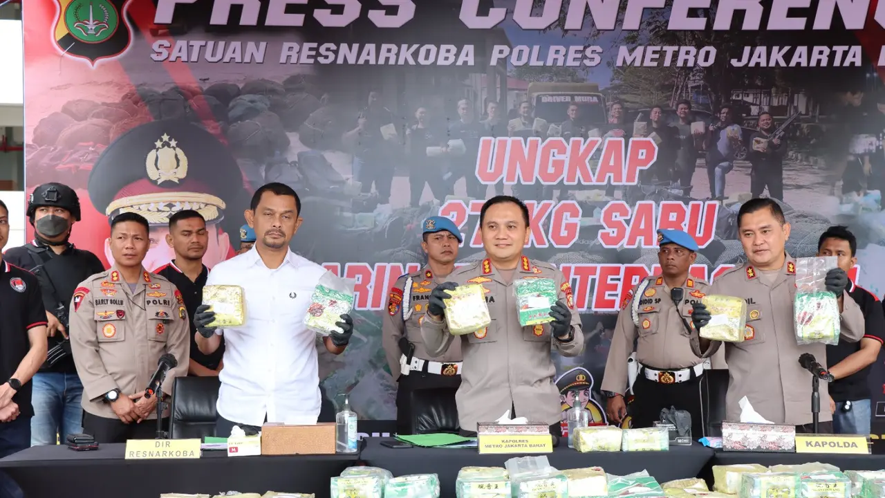 Kapolda Metro Jaya, Irjen Fadil Imran bersama jajaran Polres Metro Jakarta Barat (Jakbar) dalam konferensi pers kasus narkotika jaringan Internasional di Kantor Polres Metro Jakarta Barat pada Kamis (23/2/2023).