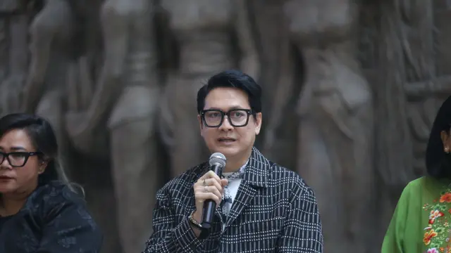 Desainer dan Denny Wirawan, Ketua Dewan Juri School Fashion Design Competition KAWFEST 2024