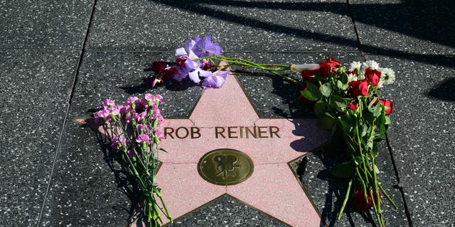 Bunga-bunga Kelilingi Hollywood Walk of Fame Rob Reiner
