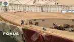 Empat bulan jelang Asian Games 2018, atap velodrome dan kursi penonton tampak telah tertata rapi. Bahkan jalur velodrome kini sudah terpasang.