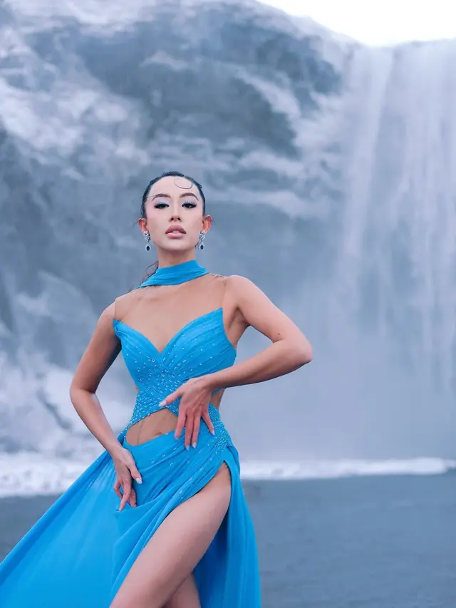 Potret Totalitas Olivia Tan Tampil Anggun Jadi Elsa Frozen di Iceland, Pakai Gaun Tanpa Lengan di Suhu -10 Derajat Celsius