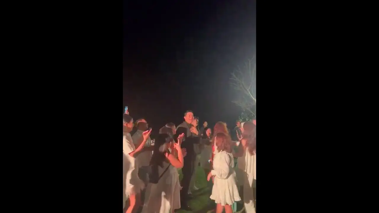 Tulus Juga Dapat Kejutan Setelah Iringi Momen Lamaran Yakup Hasibuan dan Jessica Mila
