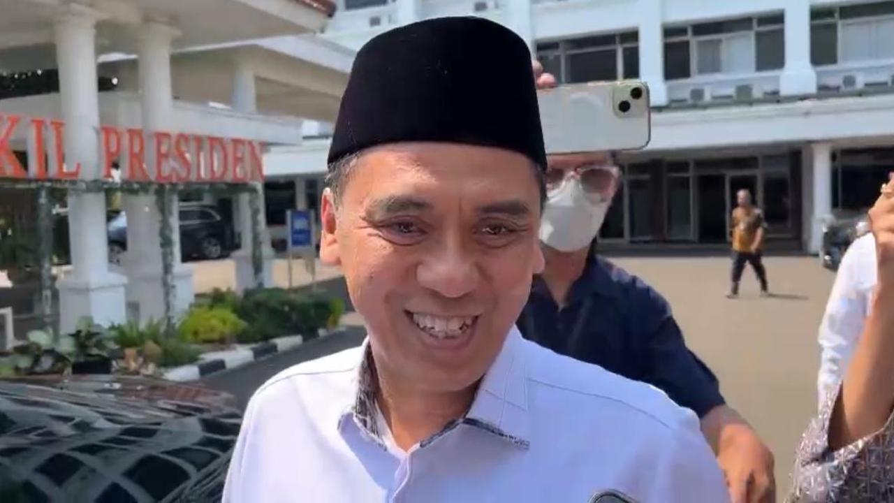 Wakil Menteri Agama (Wamenag) Saiful Rahmat Dasuki saat menjawab pertanyaan parawartawan di Kantor Wakil Presiden, Jakarta. (Istimewa)