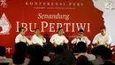 Suasana jumpa pers terkait pameran lukisan koleksi Istana Kepresidenan di Galeri Nasional Indonesia, Jakarta, Senin (31/7). Acara pameran 48 koleksi lukisan ini menjadi salah satu pembuka peringatan HUT ke-72 RI tahun ini. (Liputan6.com/Angga Yuniar)