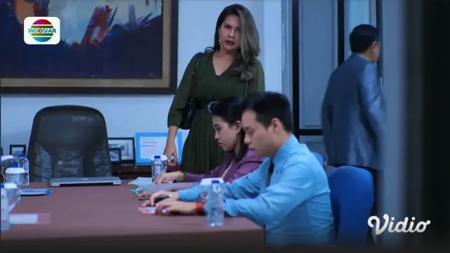 Salah satu adegan Dela, dalam Mega Series Suara Hati Istri : Kayla Season 2 Episode 6
