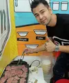 Raffi Ahmad kini semakin melebarkan sayapnya sebagai seorang pebisnis, mulai dari kuliner hingga fashion. (via instagram/@radenfood)