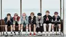 Meskipun namanya sudah mendunia, akan tetapi BTS tetap mengagumi BigBang. Bahkan Jimin dan Jungkook terlihat hadir di konser BigBang. (Foto: Soompi.com)