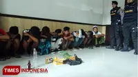 Belasan remaja pesta obat batuk, diamankan Satsabhara Polresta Probolinggo. (Times Indonesia/Happy L)