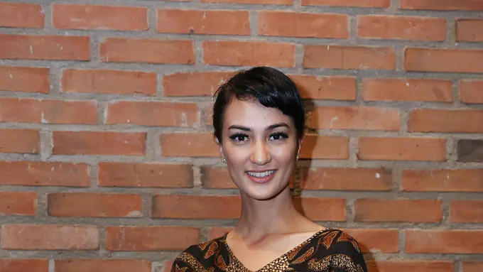 [Bintang] Atiqah Hasiholan