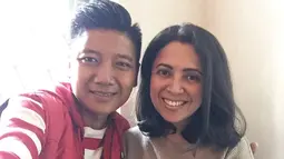 Adon dan sang istri dikenal sebagai pasangan yang peduli dengan dunia pendidikan anak. Mereka pun membuka sekolah Sunshine Preschool dan taman belajar Twelve Kids Indonesia. (Liputan6.com/IG/@adonsaptowo)