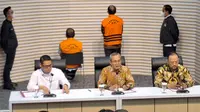 KPK menetapkan dua orang tersangka kasus dugaan korupsi PT Asuransi Jasa Indonesia atau Jasindo (Persero). Kedua tersangka yakni Direktur Operasi Ritel Jasindo, Sahata Lumban Tobing (SHT) dan pemilik PT Mitra Bisnis Selaras,, Toras Sotarduga Panggabean (TSP). (Foto: Merdeka.com)