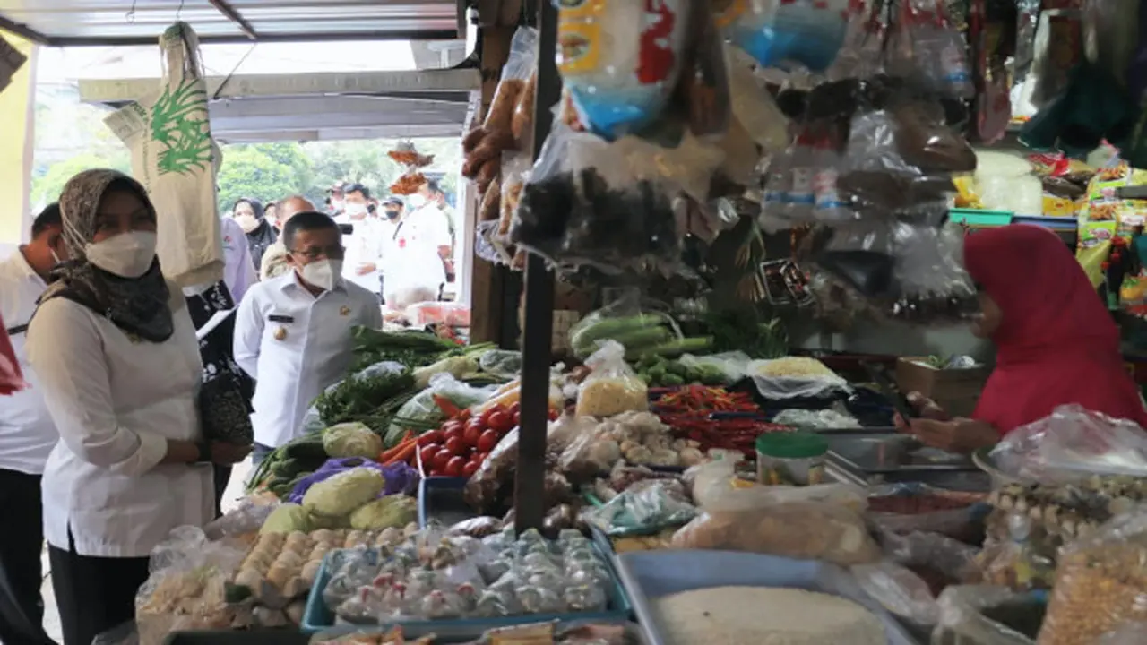 Harga Sembako Naik Minyak Curah Hilang di Pasar Relokasi Kota Batu