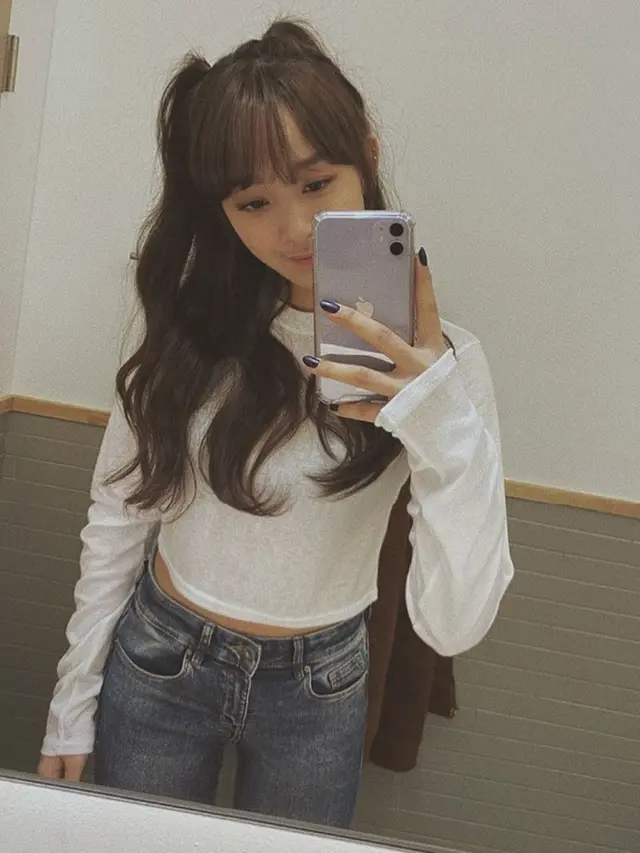 Gaya Kasual Dita Karang, Simpel dan Memesona