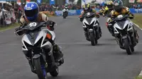 Duel di kelas Aerox 155 cc jadi atraksi yang menarik perhatian di Yamaha Cup Race seri satu (dok: Yamaha)