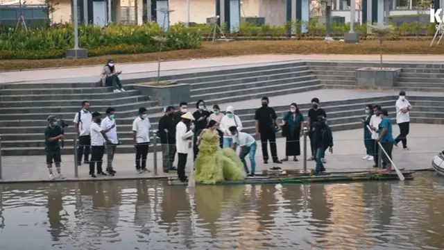 7 Momen Pemotretan Tissa Biani di Kali Ciliwung, Outfitnya Ditaksir Rp 5 Miliar
