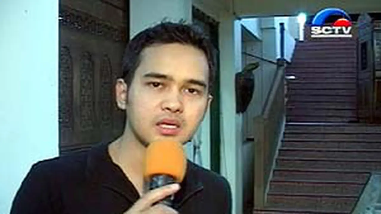 hot060803ali_logo.jpg
