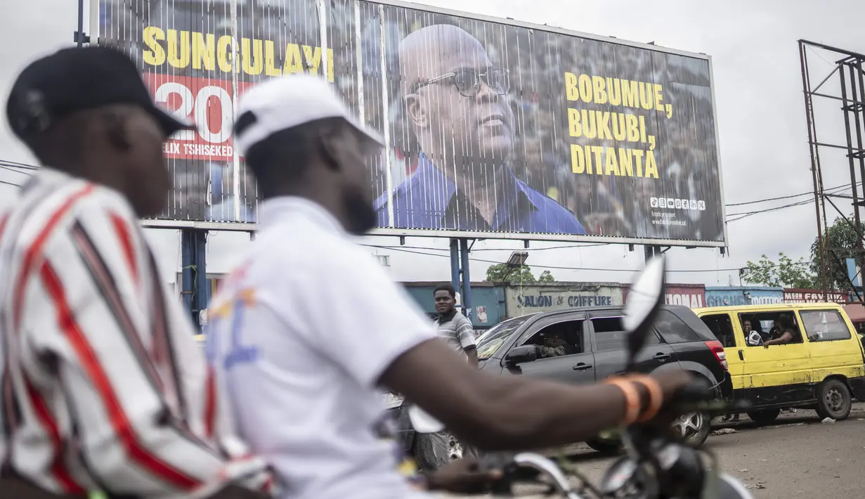 Menjelang pemungutan suara, beberapa TPS di ibu kota, Kinshasa, mengatakan kepada wartawan Associated Press bahwa mereka masih menunggu logistik. (AP Photo/Mosa'ab Elshamy)