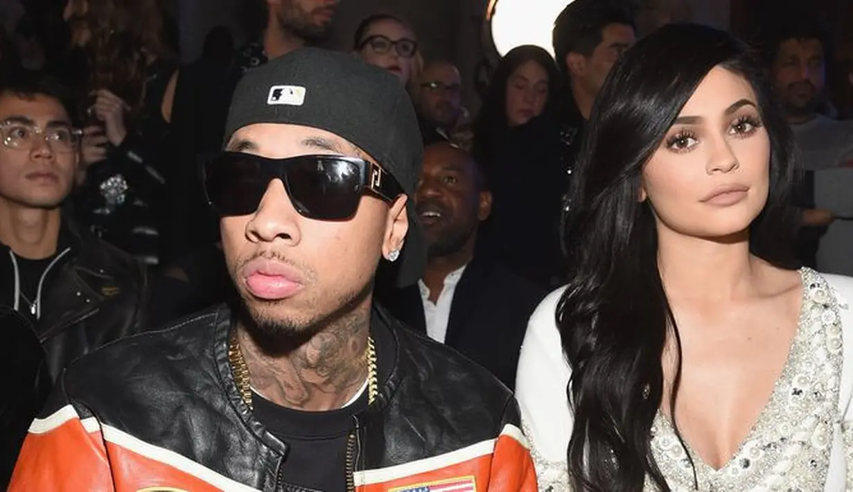 "Tyga masih patah hati dan Kylie merasa sedih karenanya," jelas sumber. (Elle)