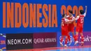 Mengalahkan Jepang dengan skor 5-3, Timnas Futsal Indonesia melaju ke final Piala Asia Futsal 2026. Tampak dalam foto, pemain Timnas Futsal Indonesia merayakan gol yang dicetak Samuel Eko (kiri) pada semifinal Piala Asia Futsal 2026 melawan Jepang di Indonesia Arena, Gelora Bung Karno, Senayan, Jakarta, Kamis (4/2/2026). (Bola.com/Bagaskara Lazuardi)