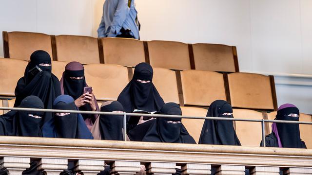 Denmark Resmi Megeluarkan Larangan Mengenakan Burqa dan Niqab